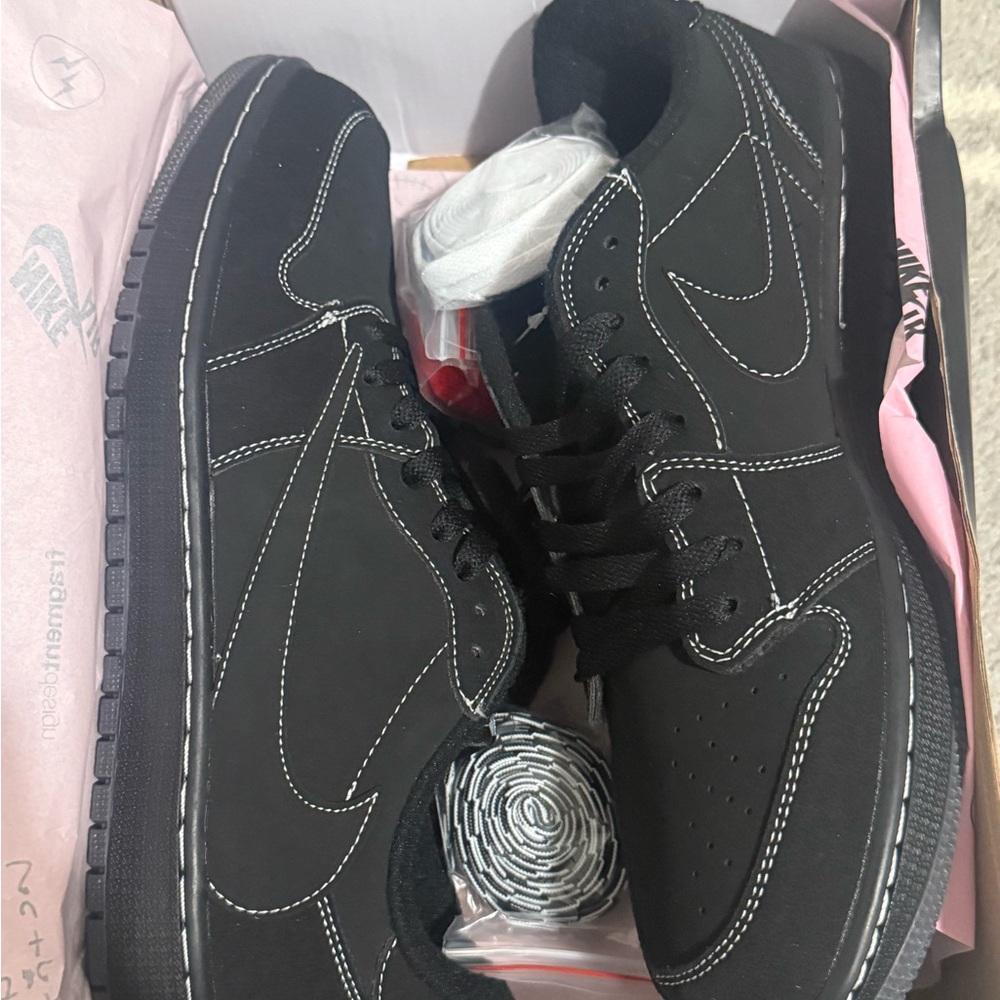 Travis Scott Jordan 1 Low Phantoms